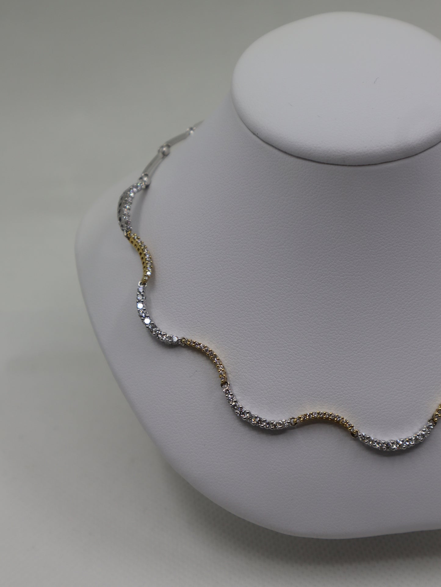 18ct Yellow and White Diamond Collar