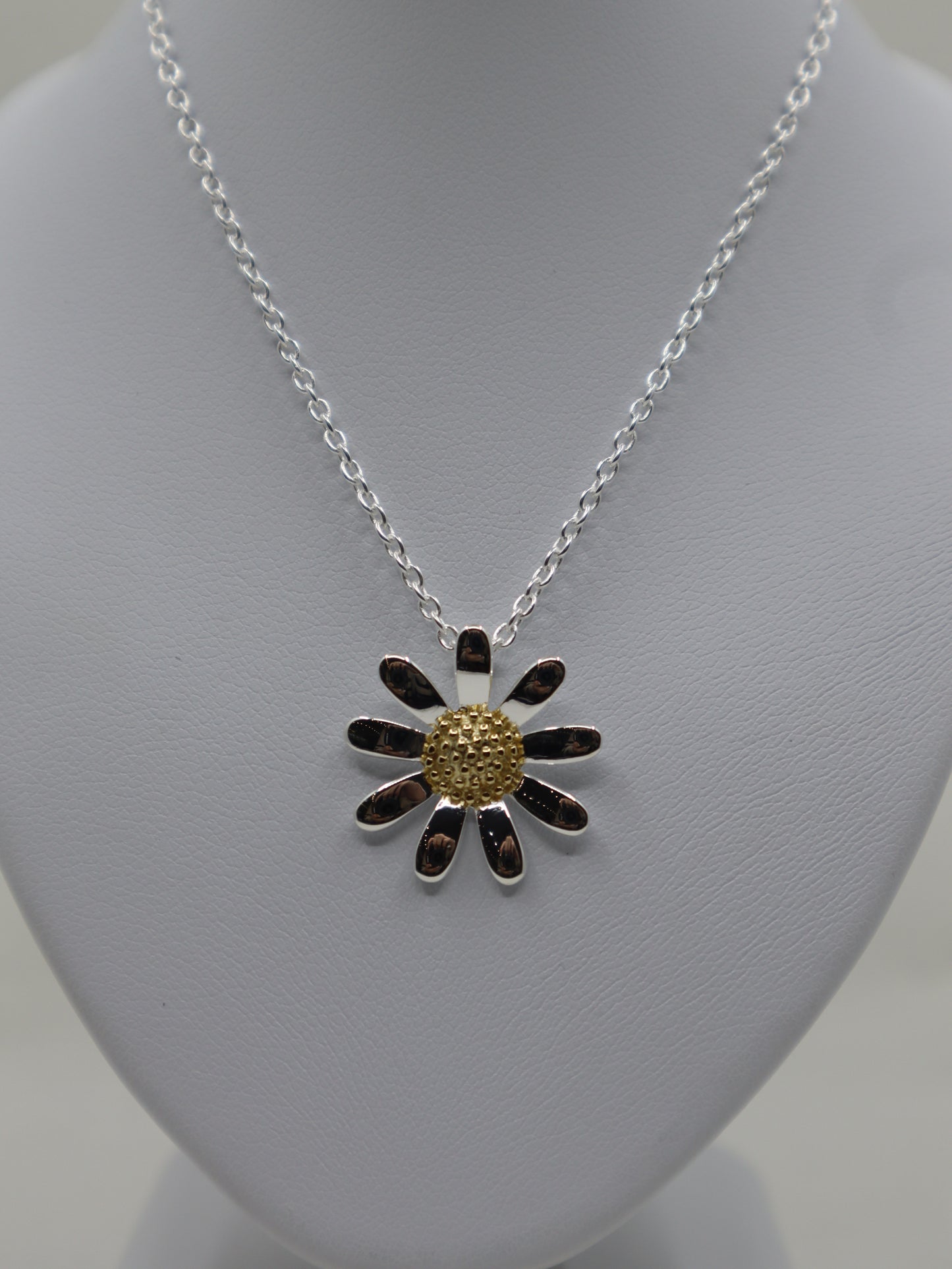 Daisy Necklace