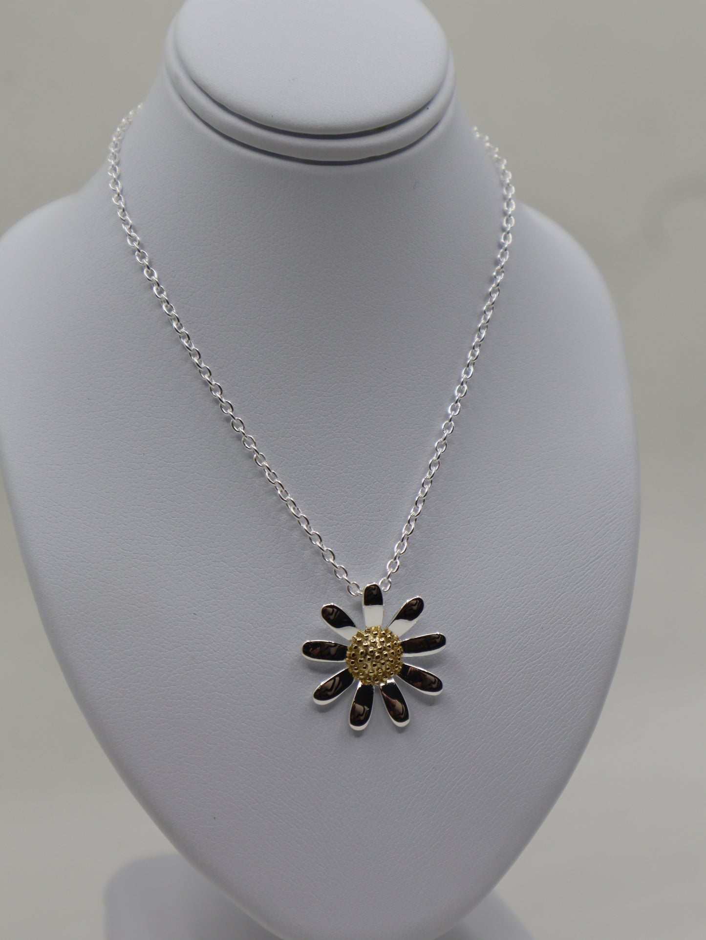 Daisy Necklace