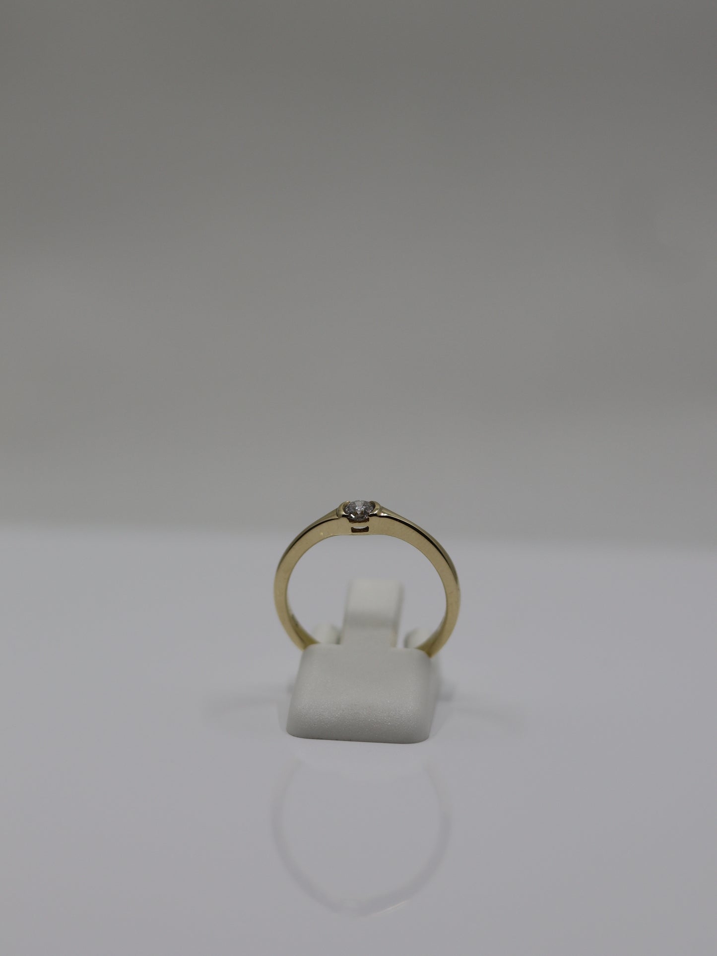 9ct Yellow Gold Diamond Solitaire Ring