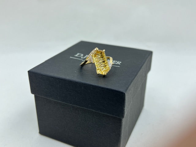 18ct Yellow Gold Beryl and Diamond Ring