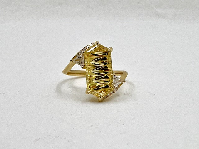 18ct Yellow Gold Beryl and Diamond Ring