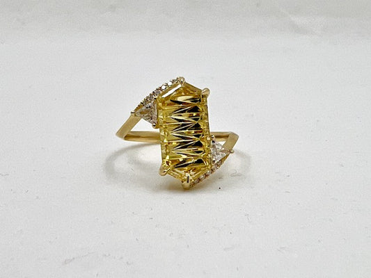 18ct Yellow Gold Beryl and Diamond Ring