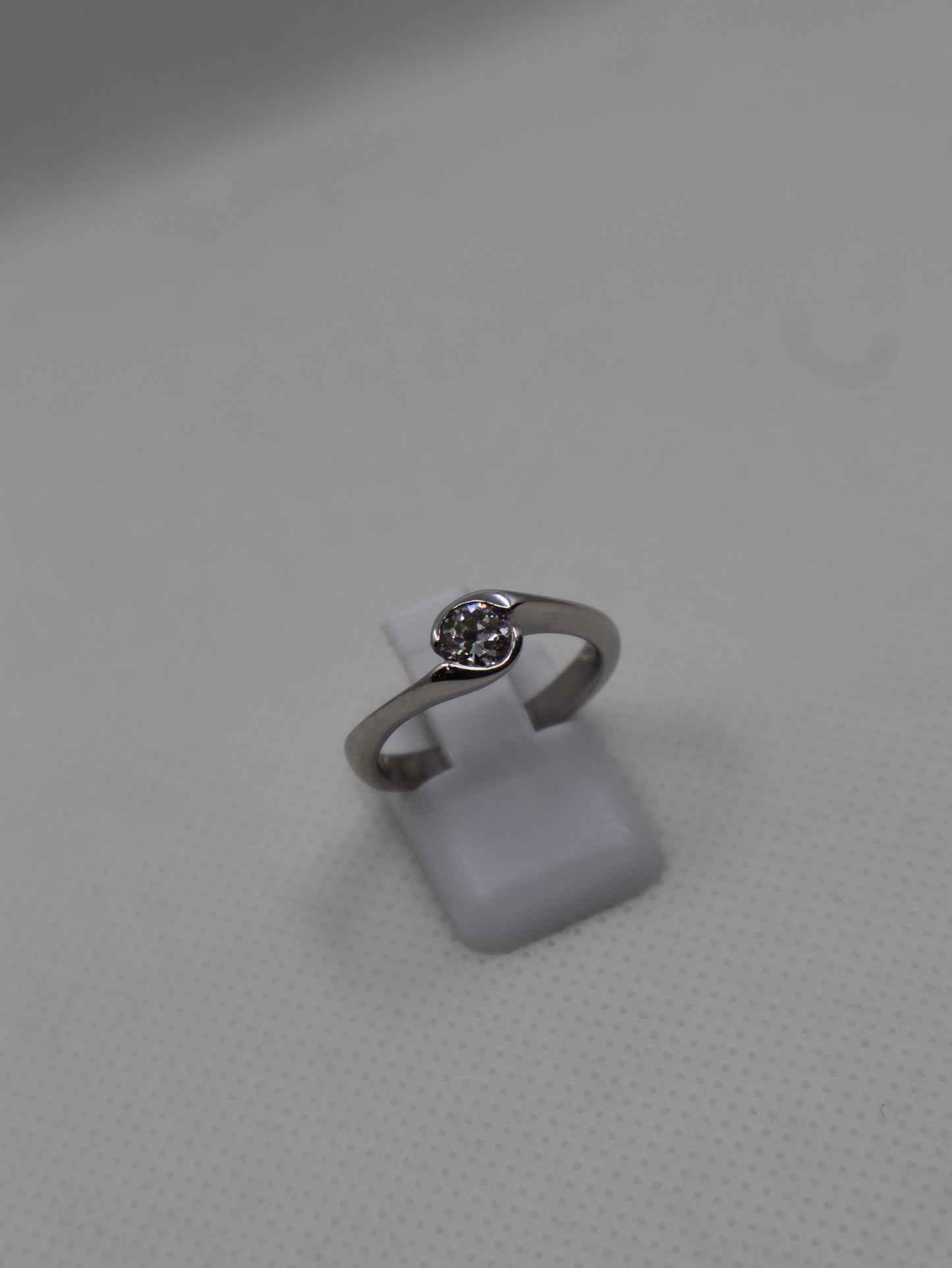 18ct White Gold Diamond Cross Over Solitaire Ring