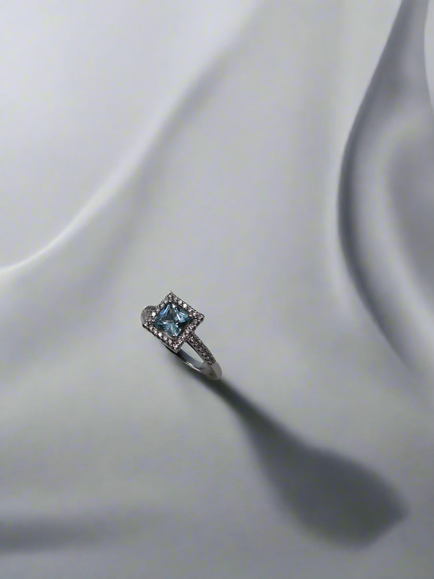 18ct White Gold Blue Topaz and Diamond Ring
