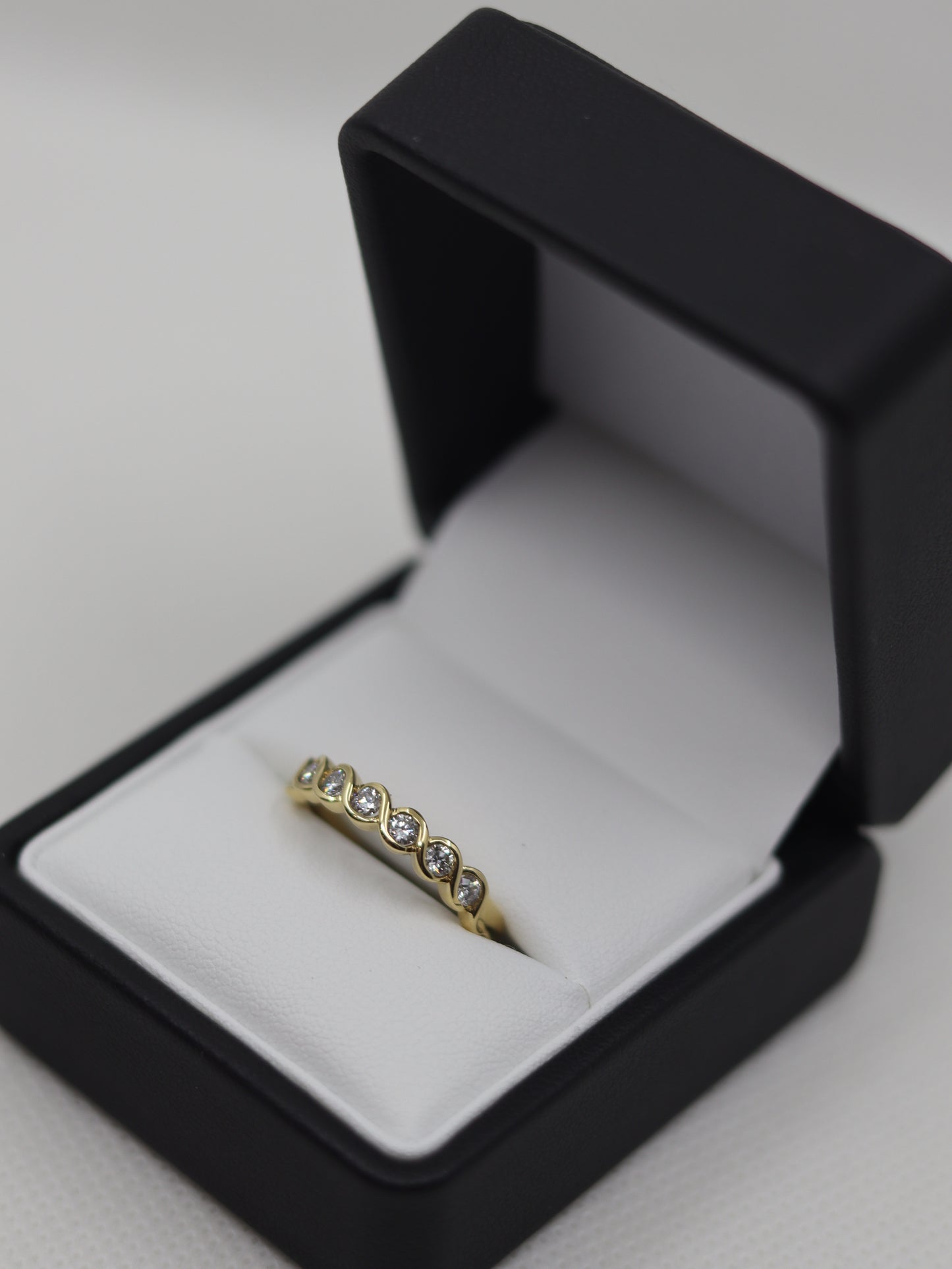 18ct Yellow Gold S Set Eternity Ring