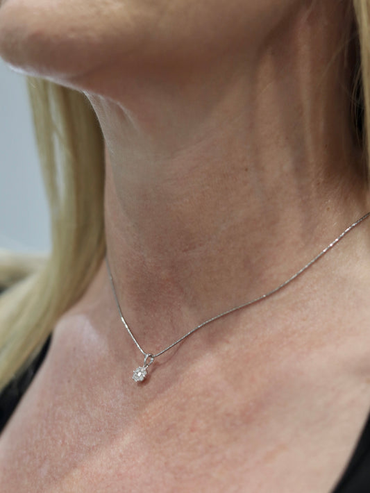 18ct White Gold Illusion Set Diamond Pendant
