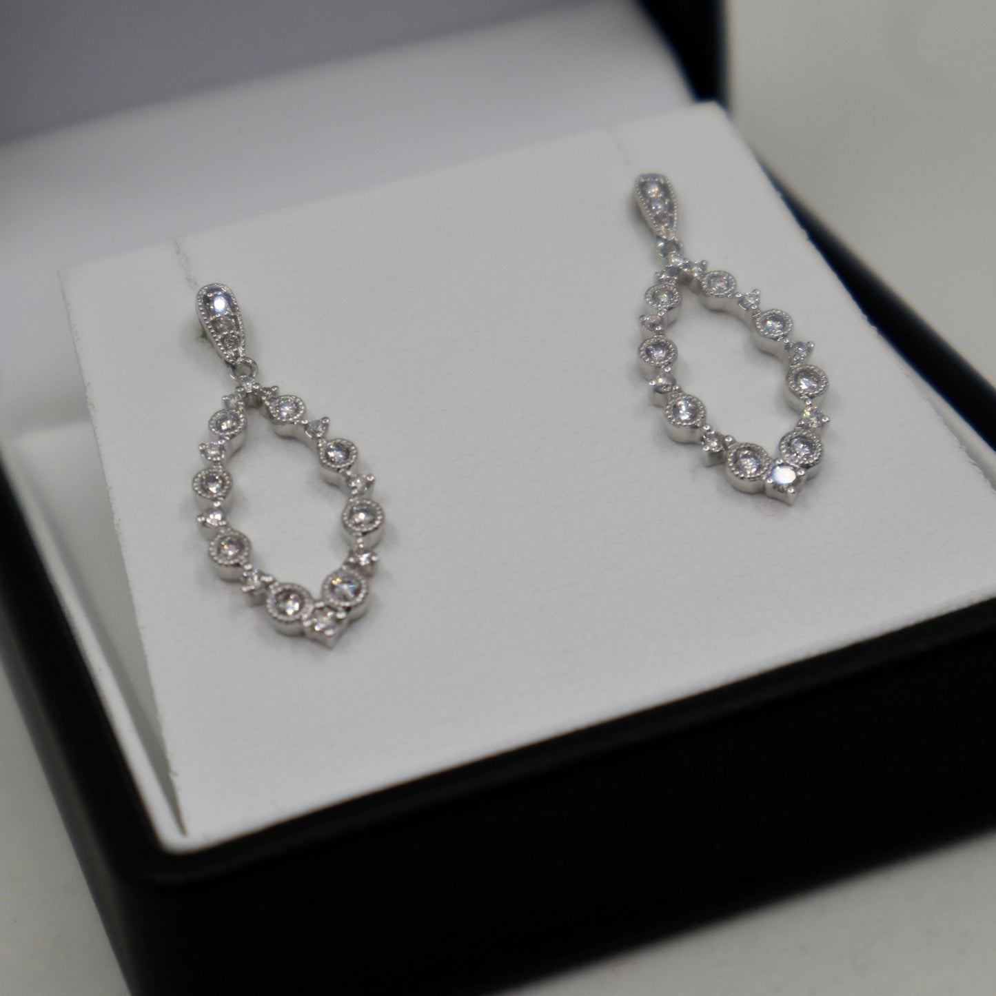 18ct White Gold Diamond Drop Earrings