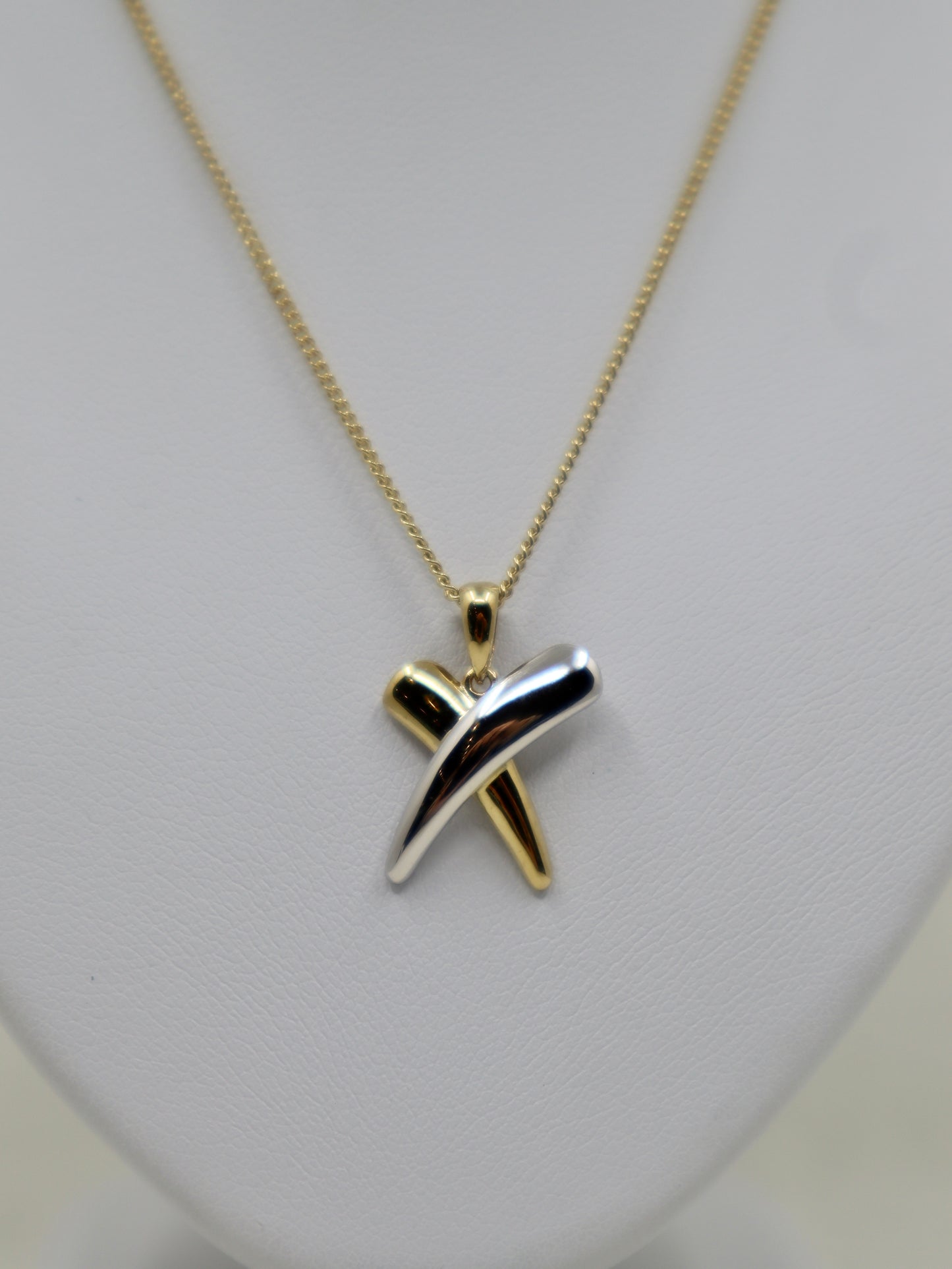 9ct Yellow and White Kiss Pendant and Chain