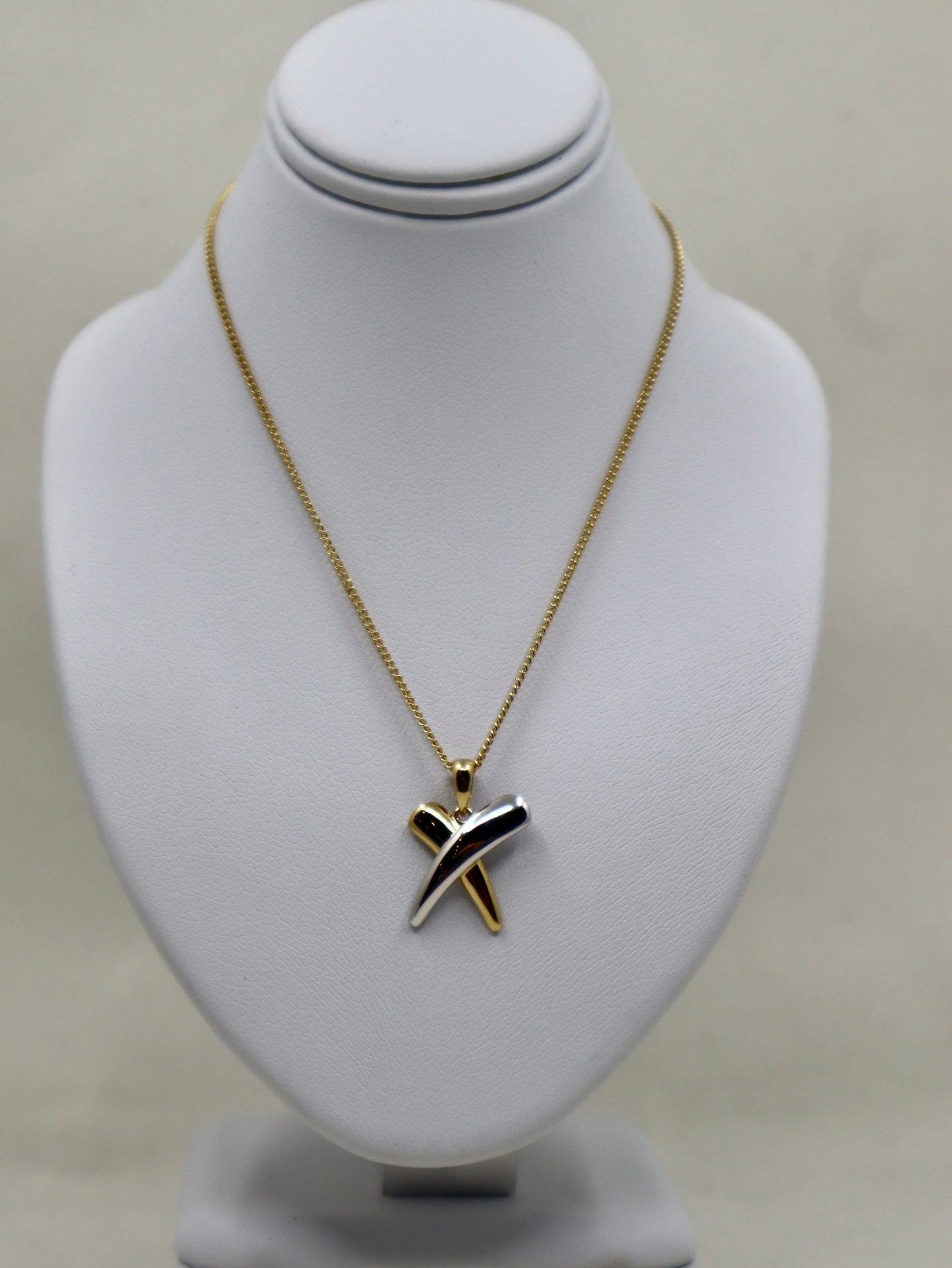 9ct Yellow and White Kiss Pendant and Chain