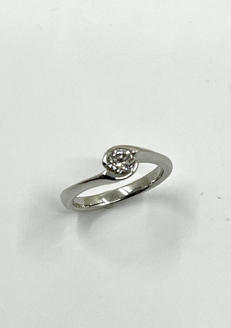 18ct White Gold Diamond Cross Over Solitaire Ring