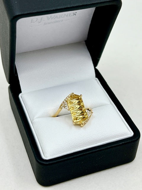 18ct Yellow Gold Beryl and Diamond Ring